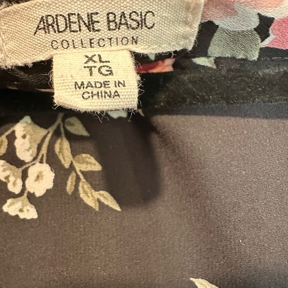 Ardene Black and Pink Floral Sleeveless Blouse - Picture 4 of 5